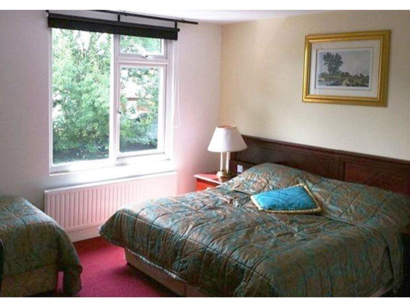 Old Oak Tree Inn Hotel 2*