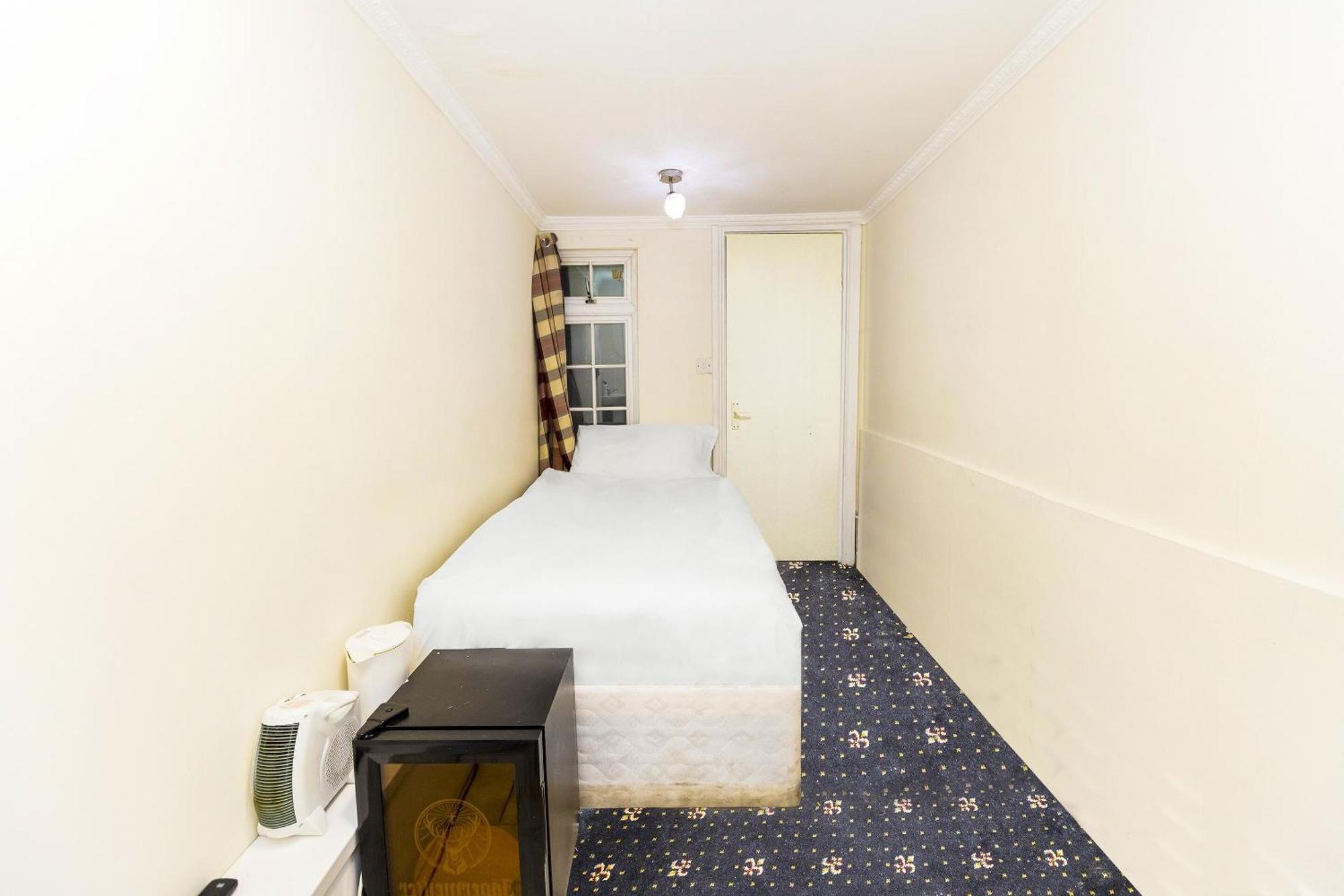 Old Oak Tree Inn Hotel