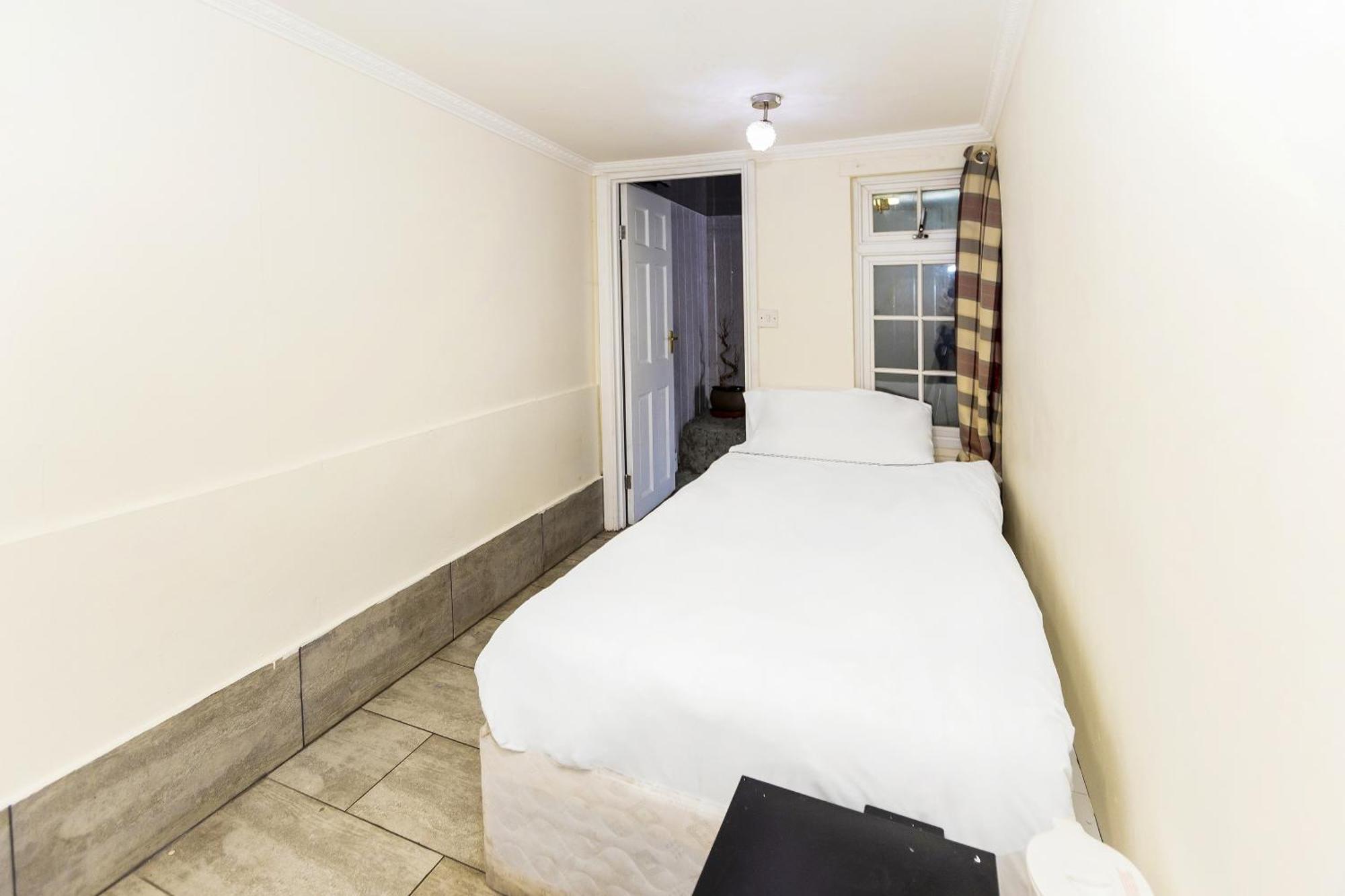 Old Oak Tree Inn Hotel